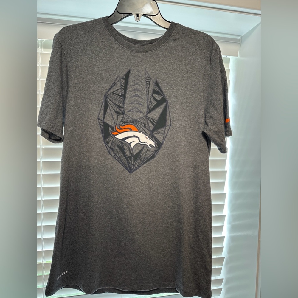 Men’s Nike Denver Broncos Dri Fit  T-shirt  Size medium  Color Smoke Grey